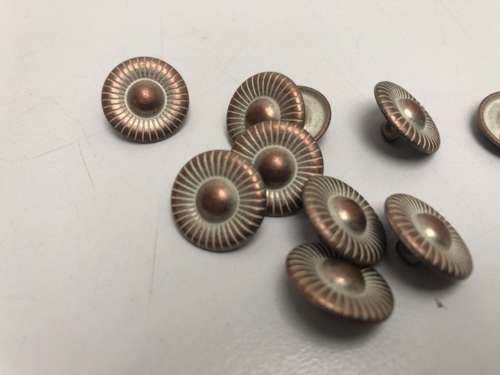 Metal knap - flot og historisk, i rosegold look, 15 mm